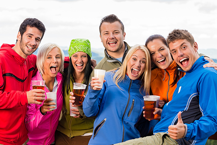 Im Frühling Spaß mit Bier haben