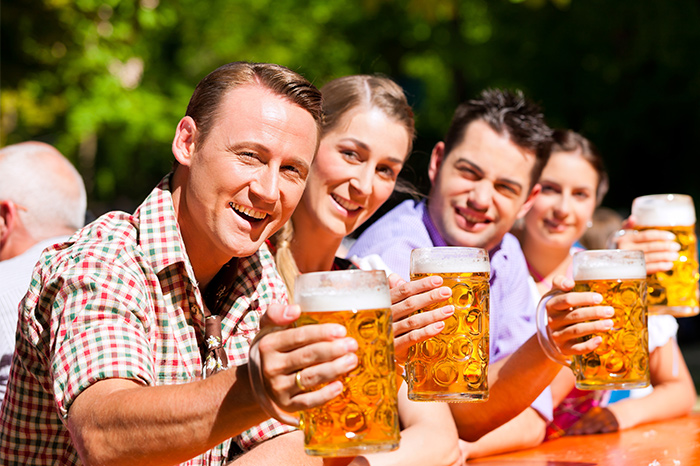 Deutsche Biere mit Freunden trinken
