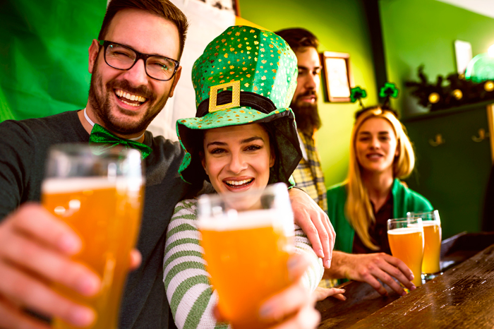 St Patricks Day mit Bier feiern